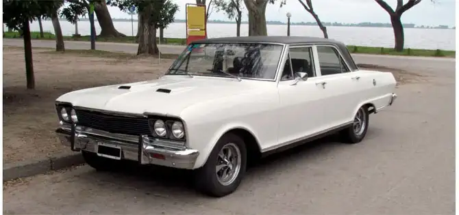 Weißer Oldtimer – beispielhaftes Ankaufsfahrzeug in Ehingen (Donau)